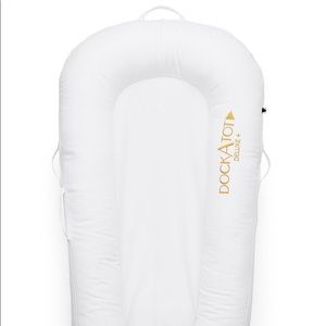 DockATot Deluxe Plus pristine white